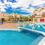Апартаменти Yucca Park, Lovely, Quiet, 2 Bedroom, 70m2, Ocean Pool View!