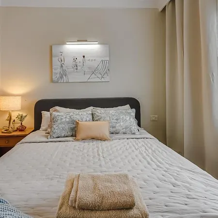 Yucca Park, Lovely, Quiet, 2 Bedroom, 70m2, Ocean Pool View! 아파트 아데제