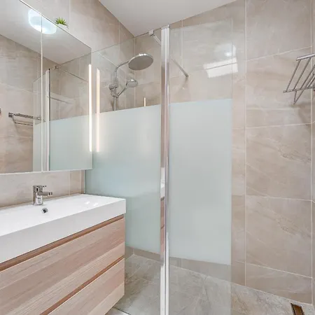 Yucca Park, Lovely, Quiet, 2 Bedroom, 70m2, Ocean Pool View!