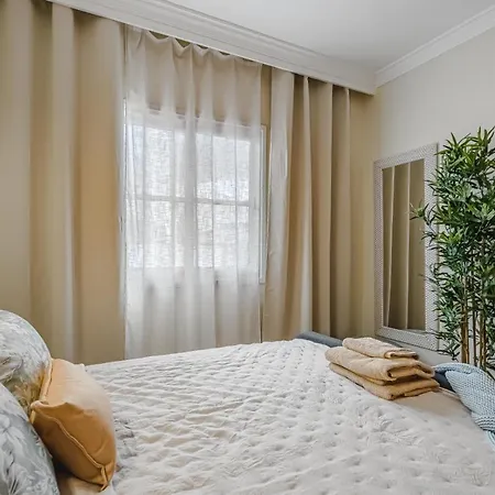 Yucca Park, Lovely, Quiet, 2 Bedroom, 70m2, Ocean Pool View! Appartement