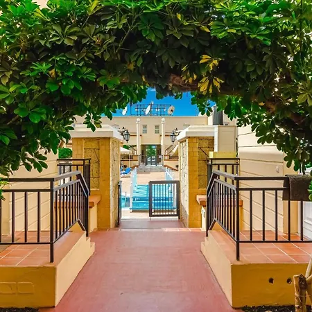 Yucca Park, Lovely, Quiet, 2 Bedroom, 70m2, Ocean Pool View! Apartamento