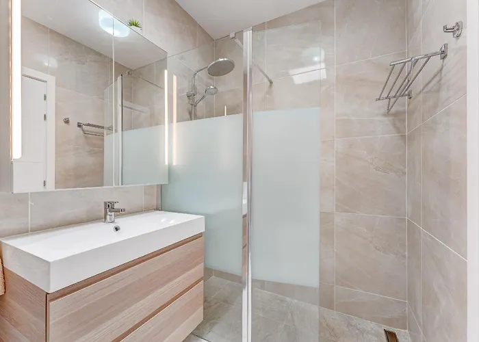 Yucca Park, Lovely, Quiet, 2 Bedroom, 70m2, Ocean Pool View!